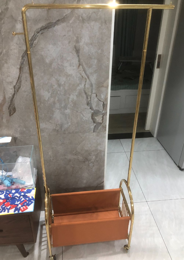  Hanger with leather basket 