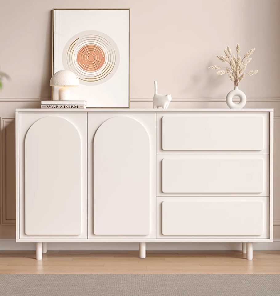  Built-in storage cupboard 