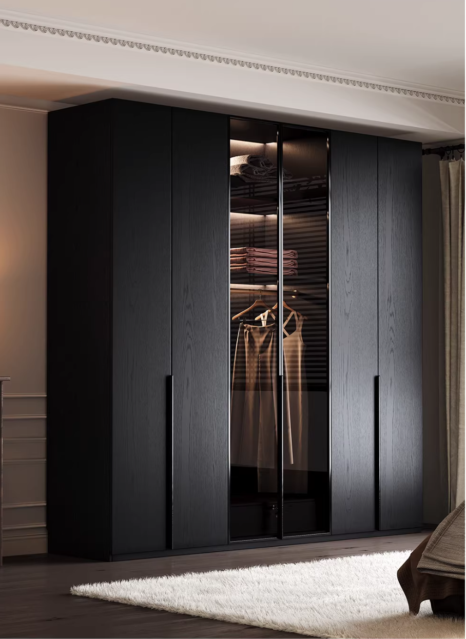  Rojo's wardrobe 