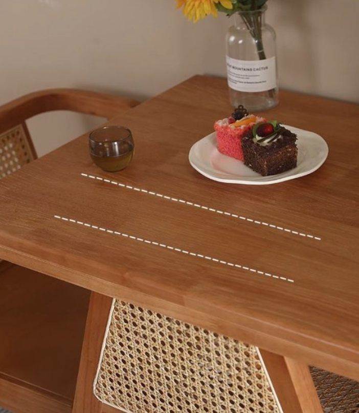  طاولة واحدة وكرسيين خيزران 