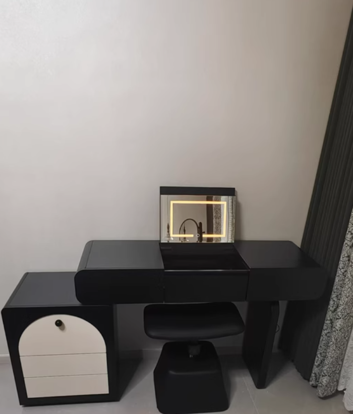  Built-in dressing table with cabinet, berth and mirror 