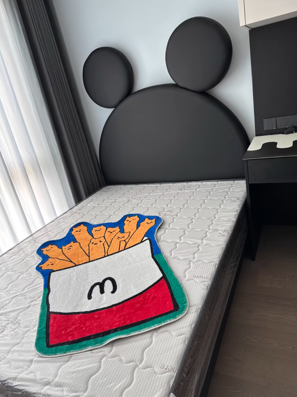  Mickey Mouse floating bed 