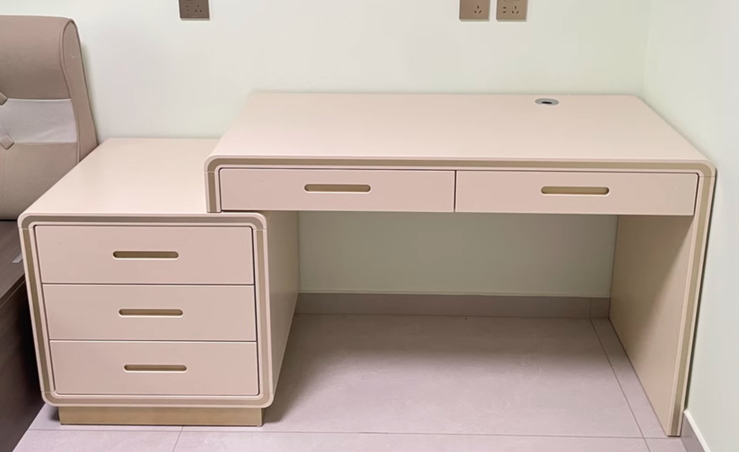 Retractable double desk 