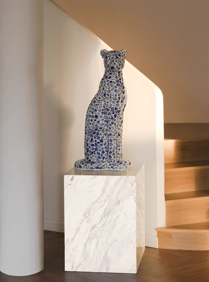  Leopard-shaped decor 