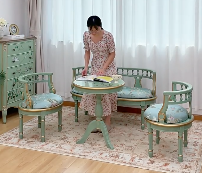  أثاث غرفة معيشة  على الطراز الكلاسيكي  