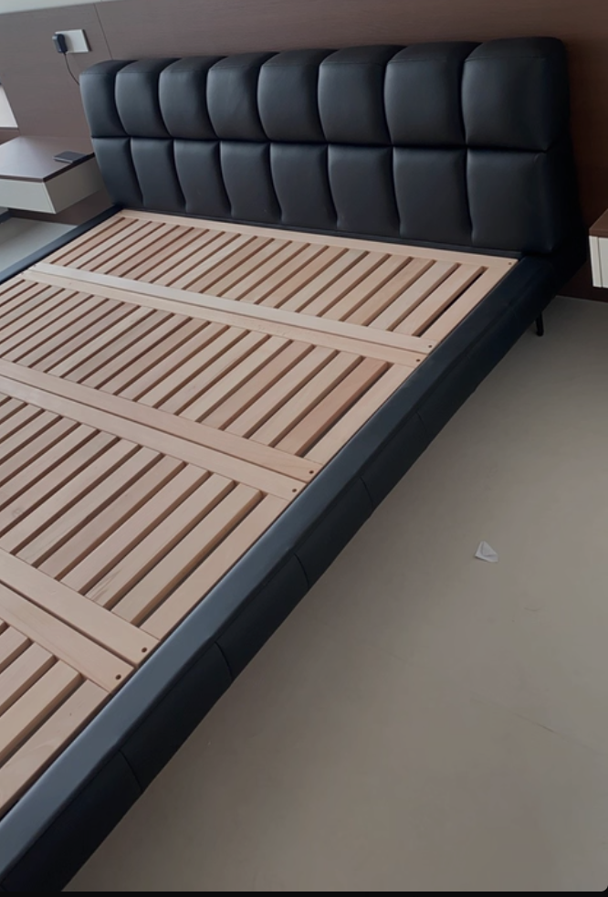  سرير عائم  بتصميم عصري  