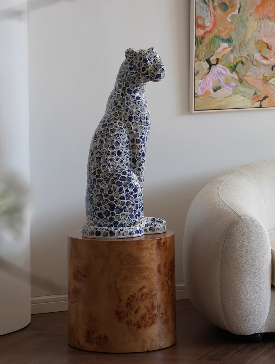  Leopard-shaped decor 