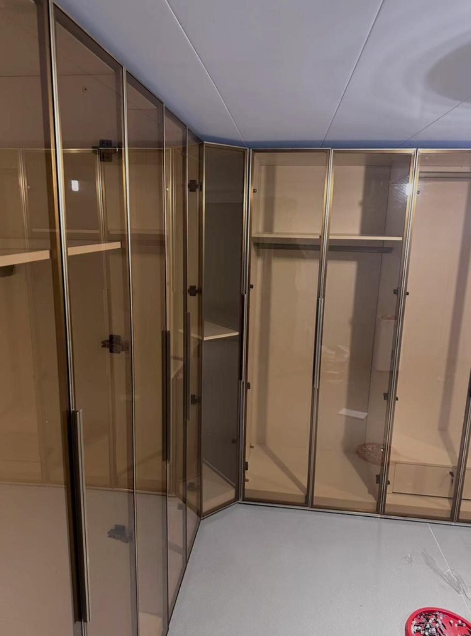  Luxurious modern wardrobe with a glass door design 