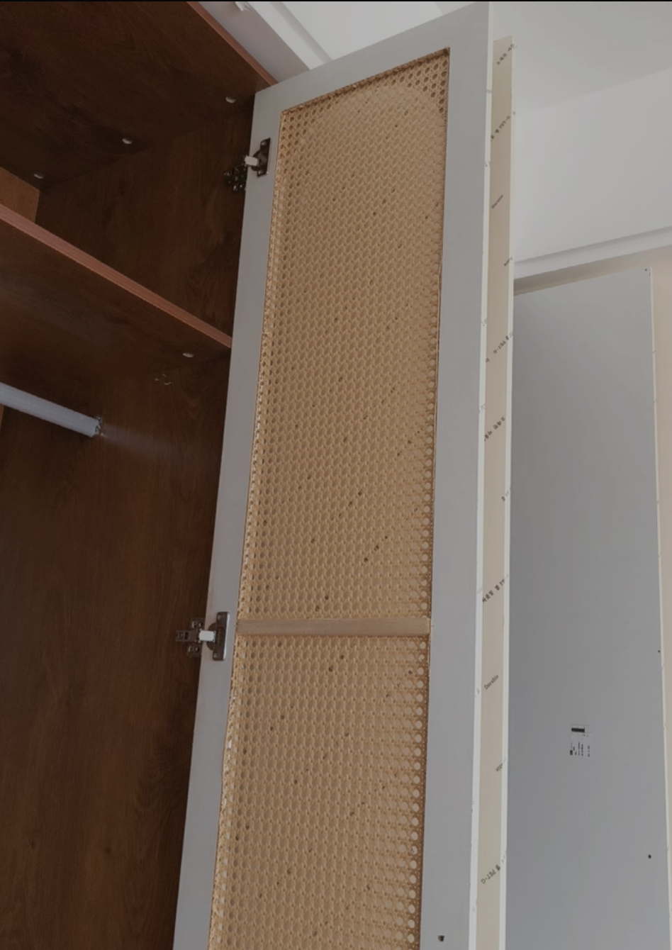  A versatile wardrobe with a classic design 