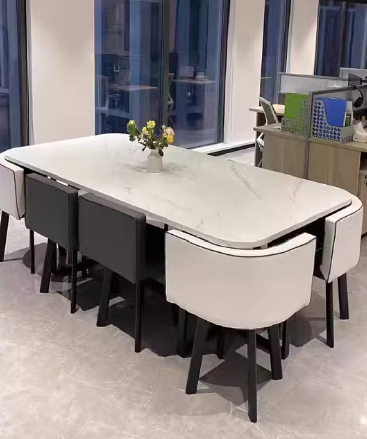  طاولة مع ٦ كراسي 