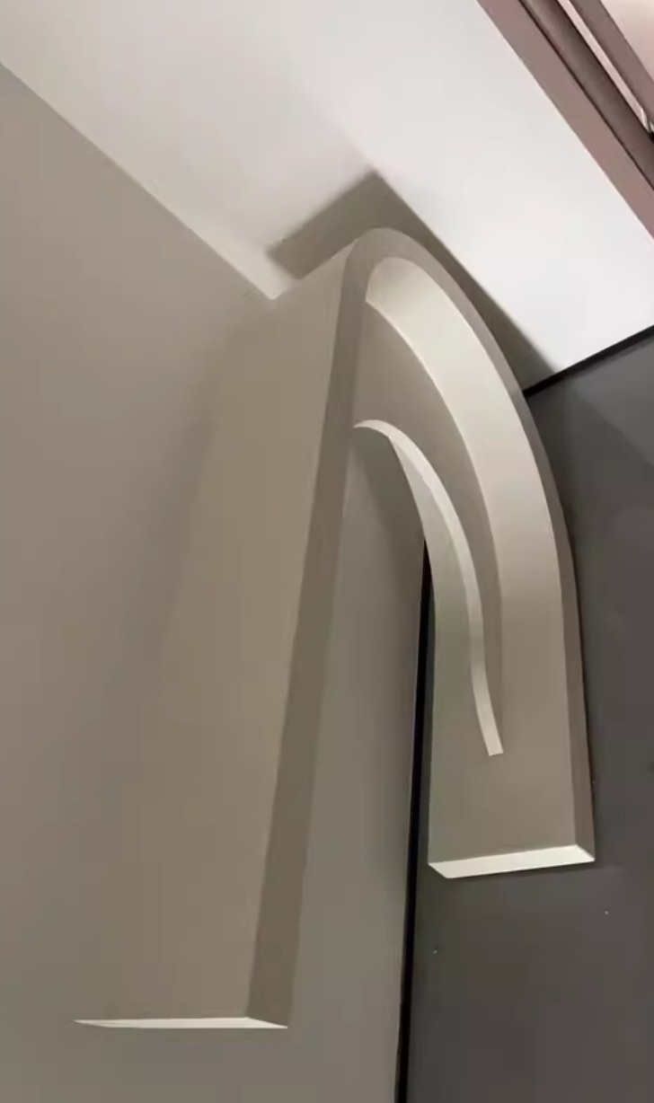  Entrance table 