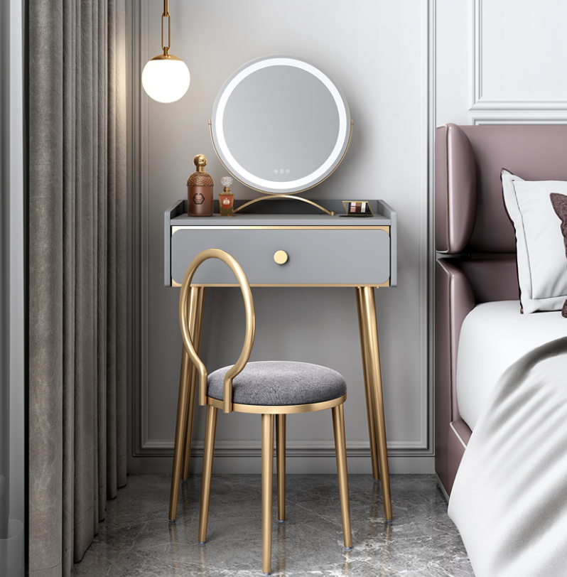  Dressing table with chair and mirror 