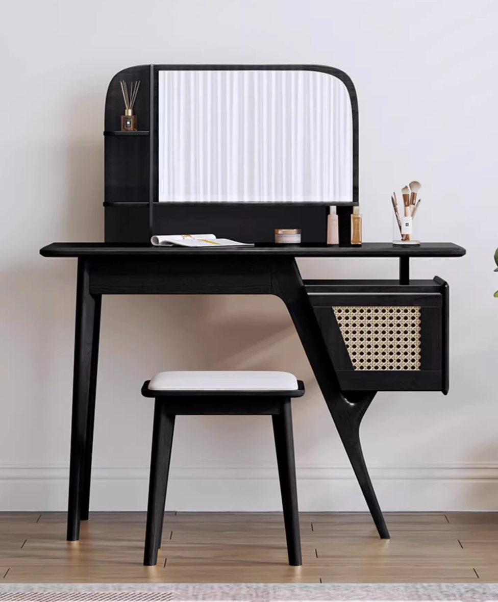  Dressing table and chair 