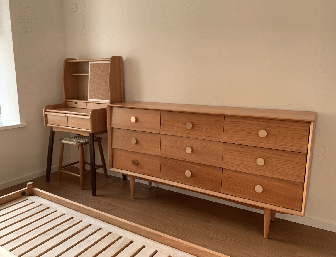  Solid wood chest of drawers 