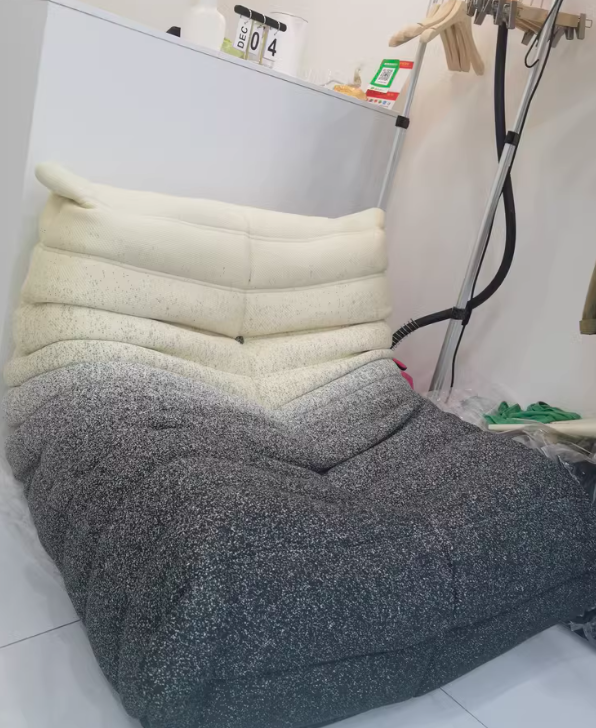  أريكة كاتربيلر متدرجة الألوان 