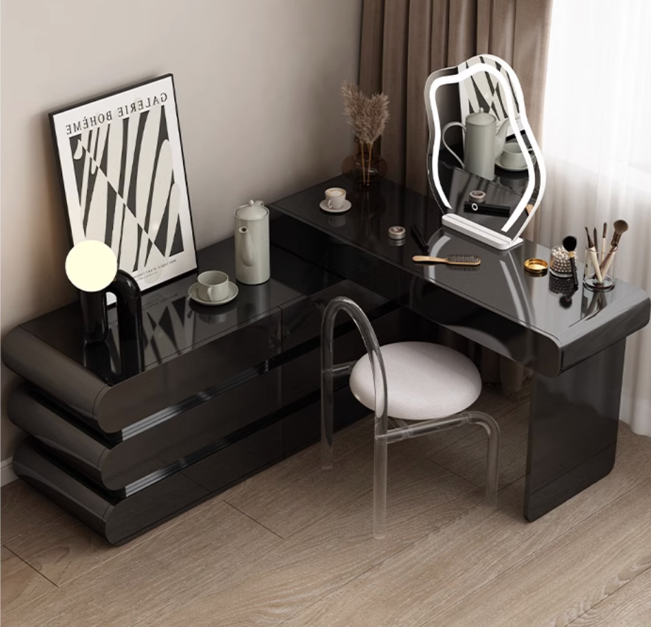  Dressing table with drawers, chair and mirror 