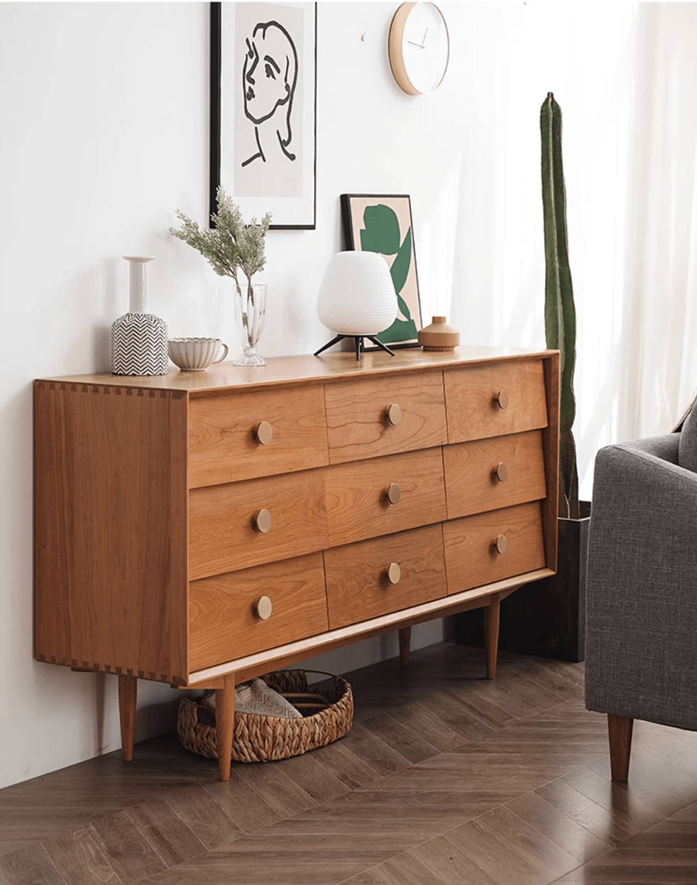  Solid wood chest of drawers 