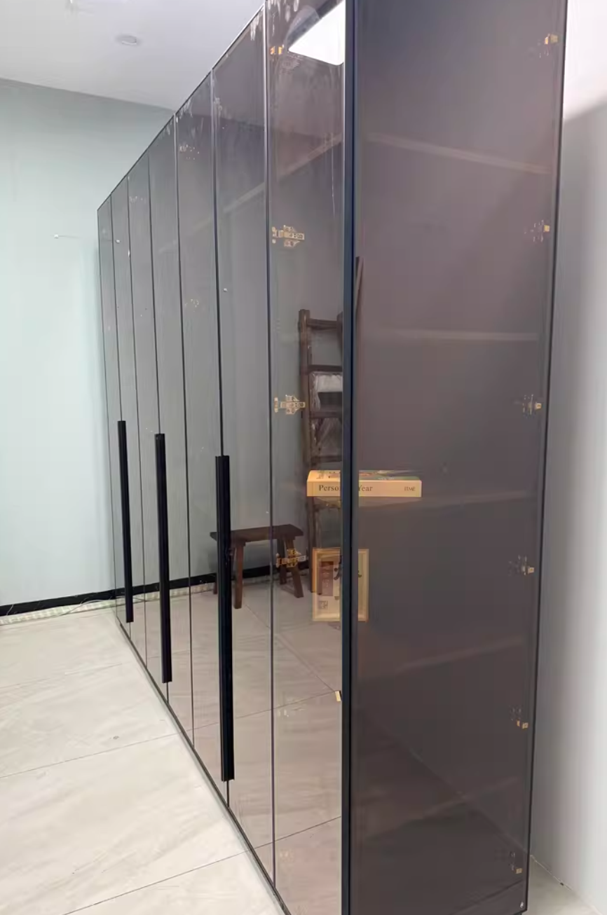  Glass wardrobe 