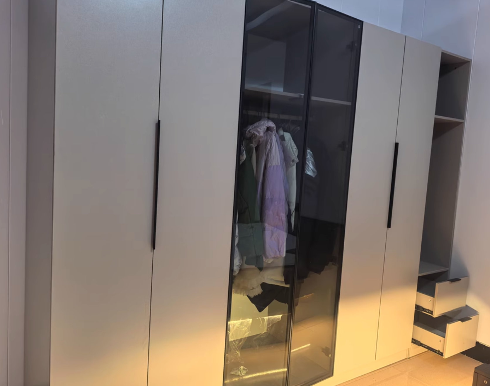  Livia's wardrobe 