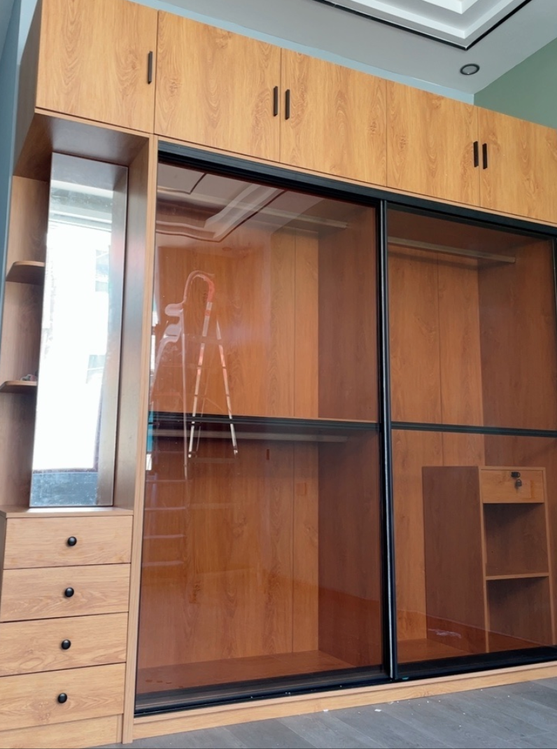  Sliding door wardrobe 