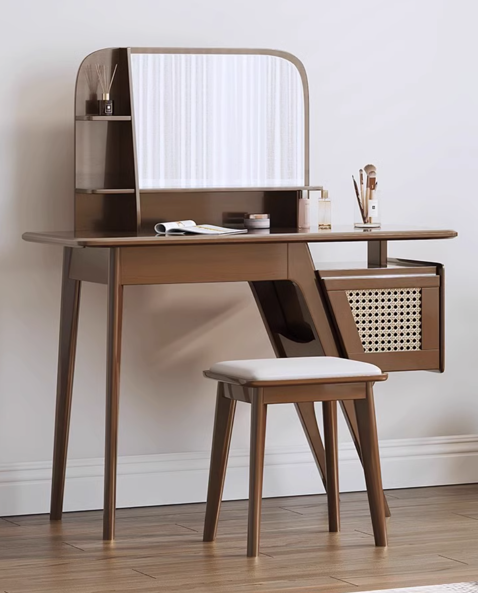  Dressing table and chair 
