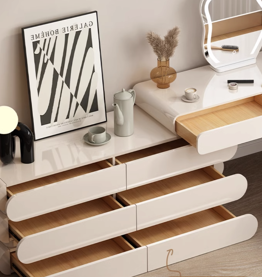  Dressing table with drawers, chair and mirror 