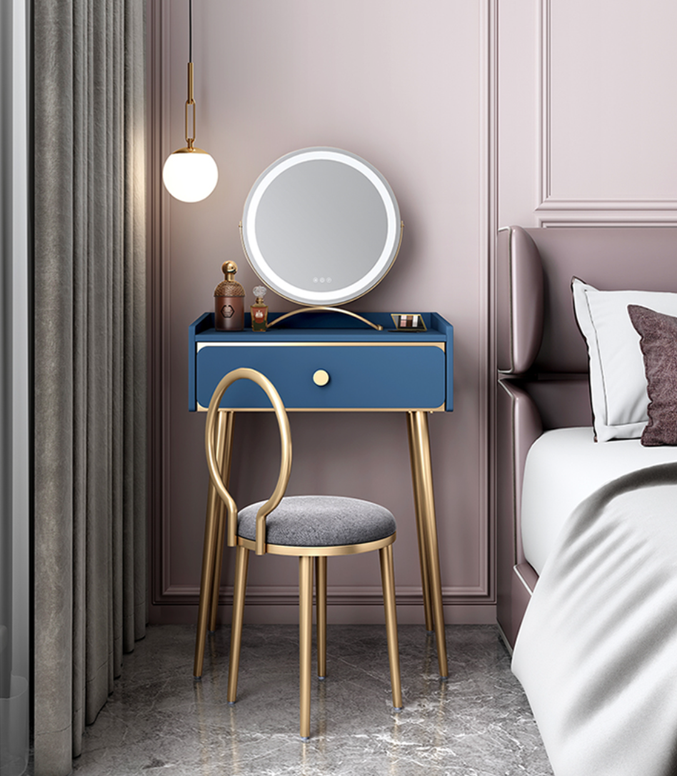  Dressing table with chair and mirror 