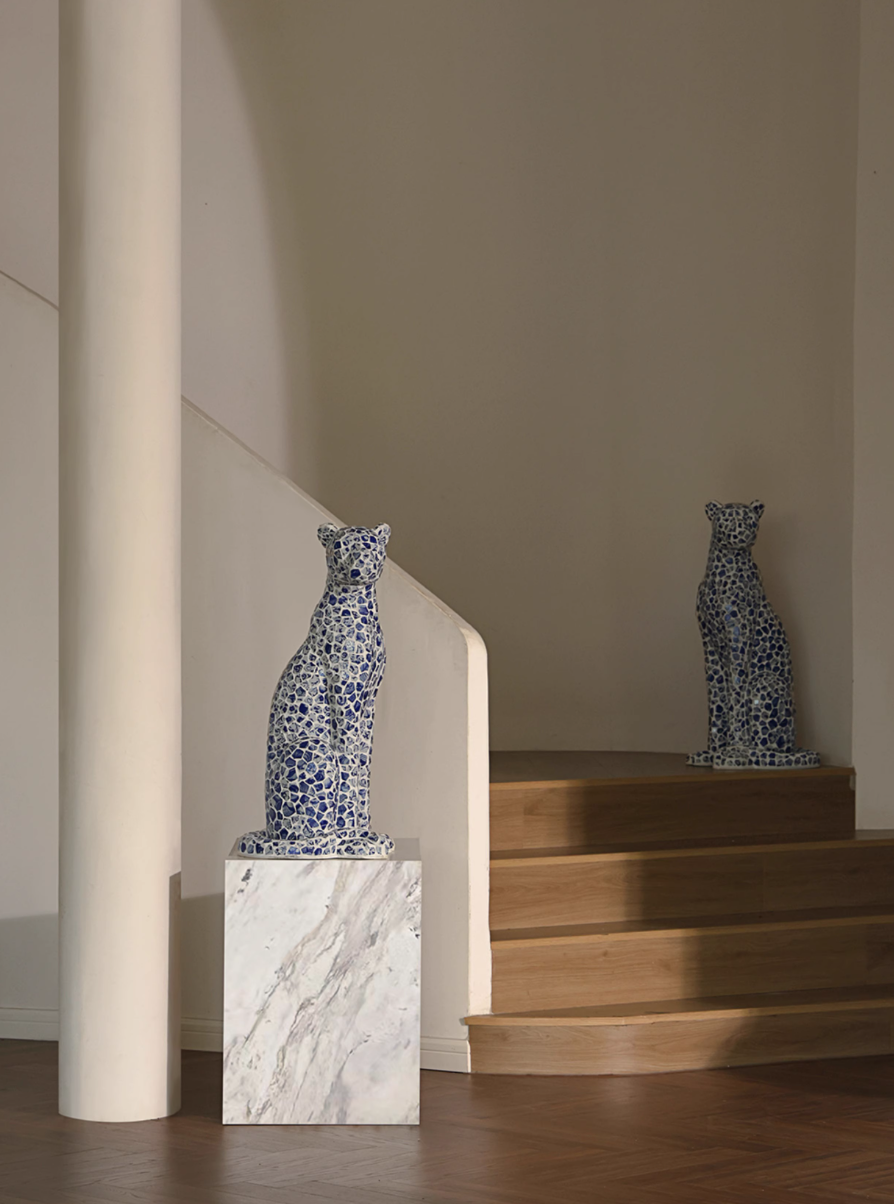  Leopard-shaped decor 