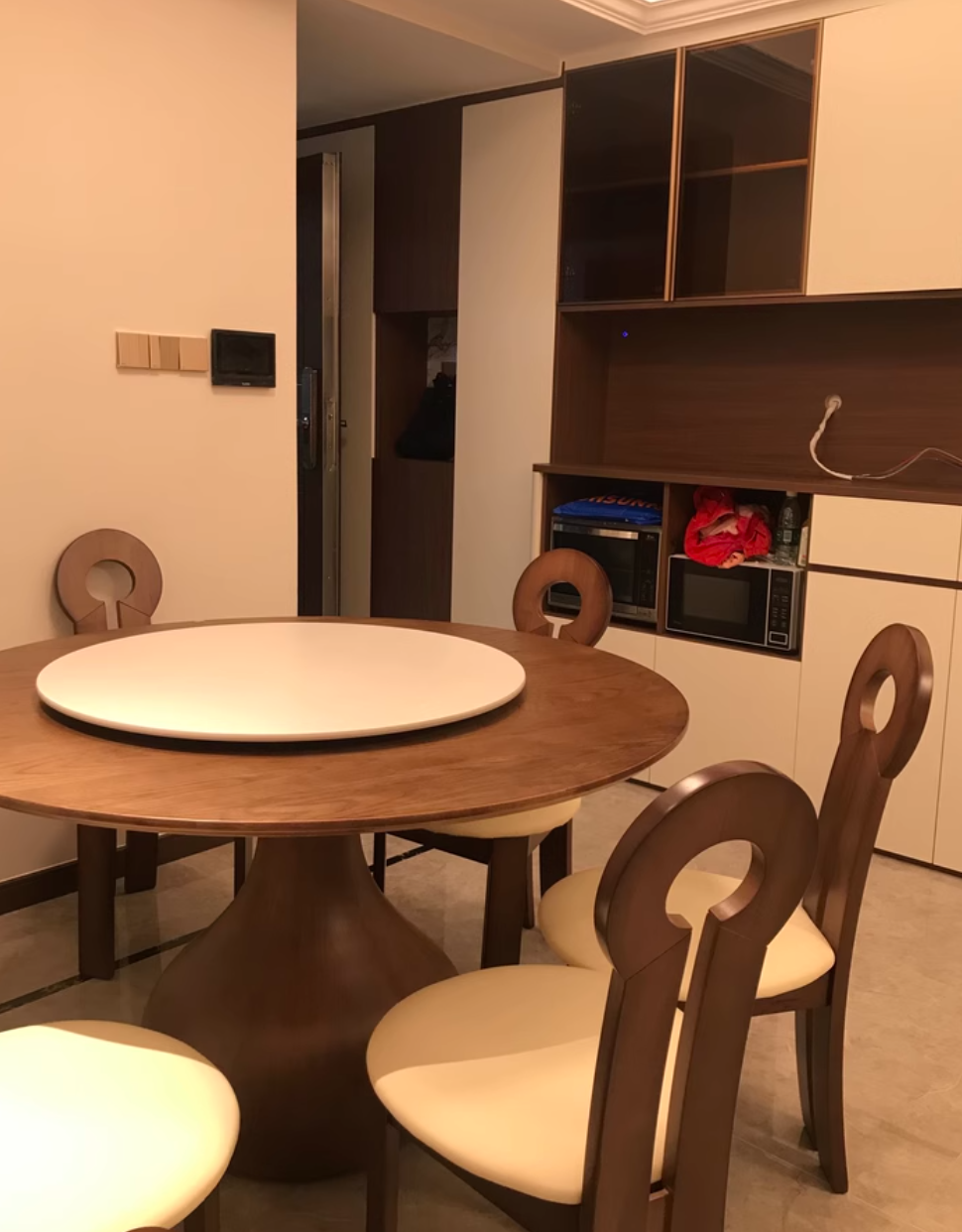  طاولة طعام ريترو 
