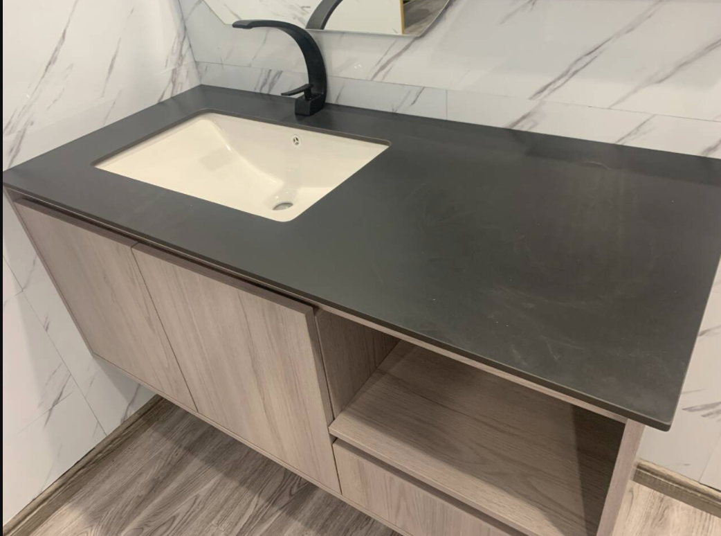  Washbasin with smart mirror 
