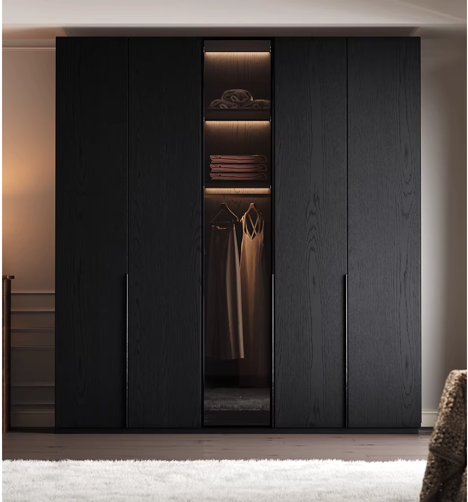  Rojo's wardrobe 