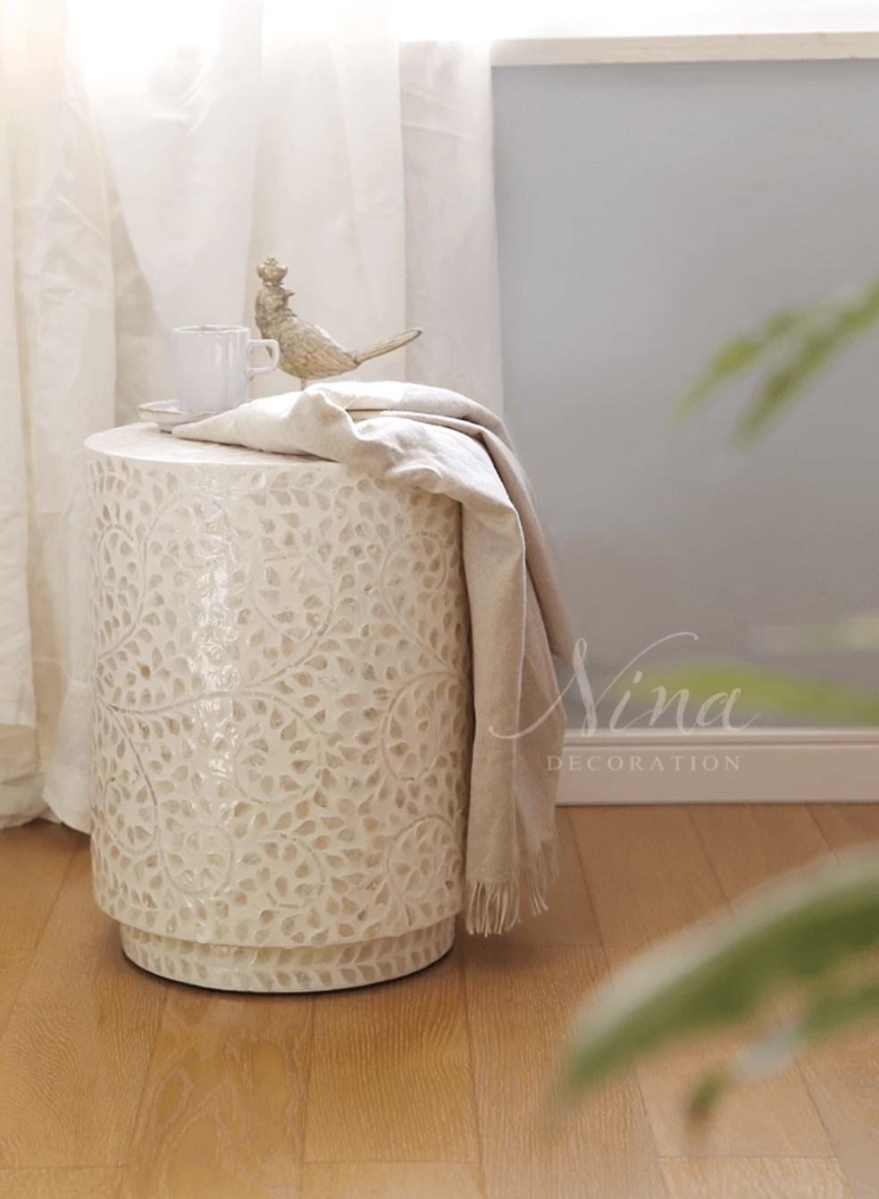  Scalloped pouf 
