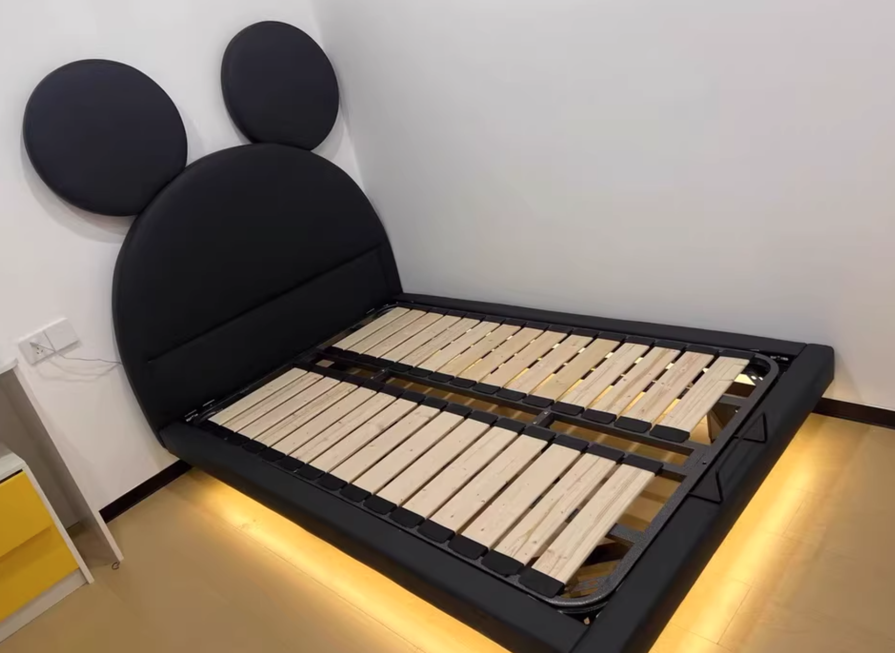  Mickey Mouse floating bed 
