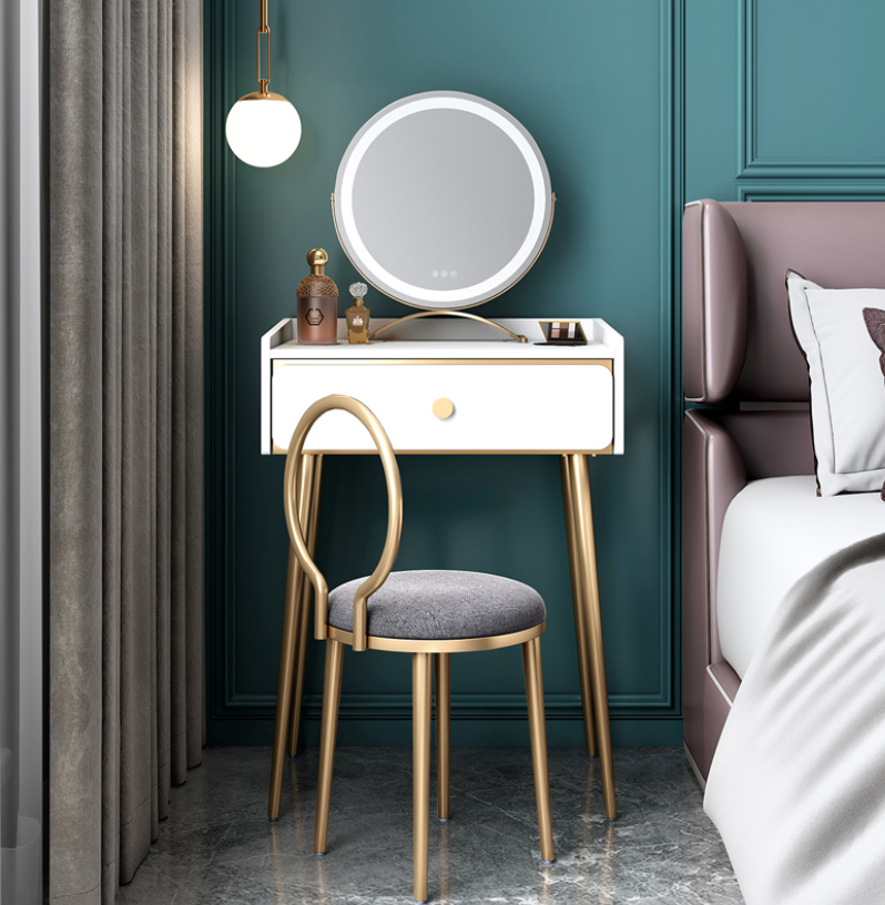  Dressing table with chair and mirror 