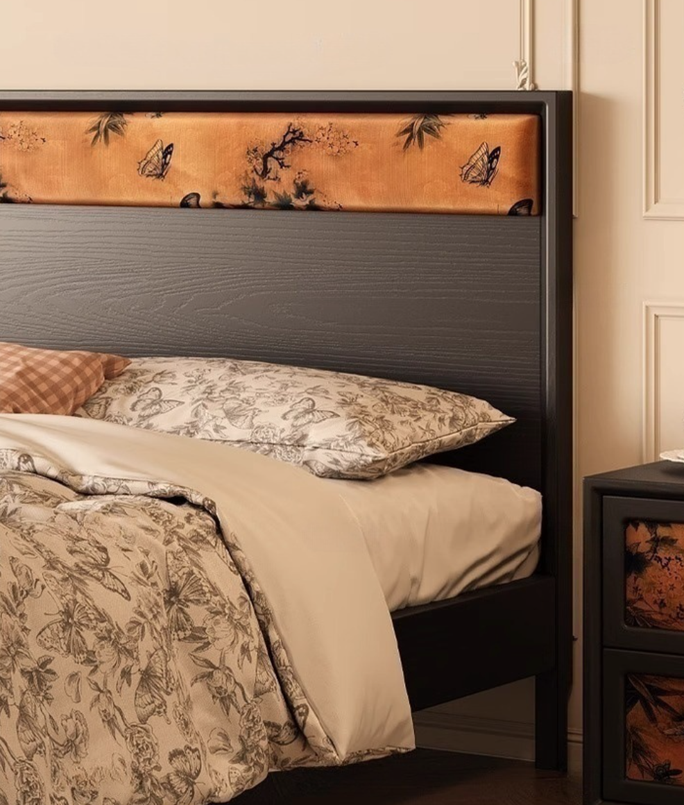  Classic style bed 