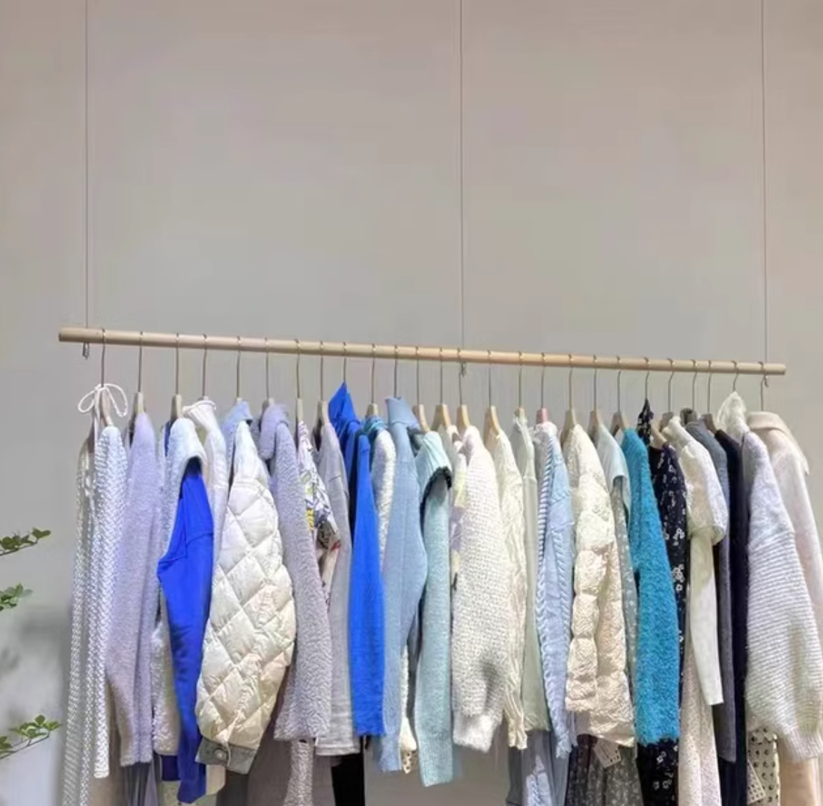  معلاق ملابس معلق 