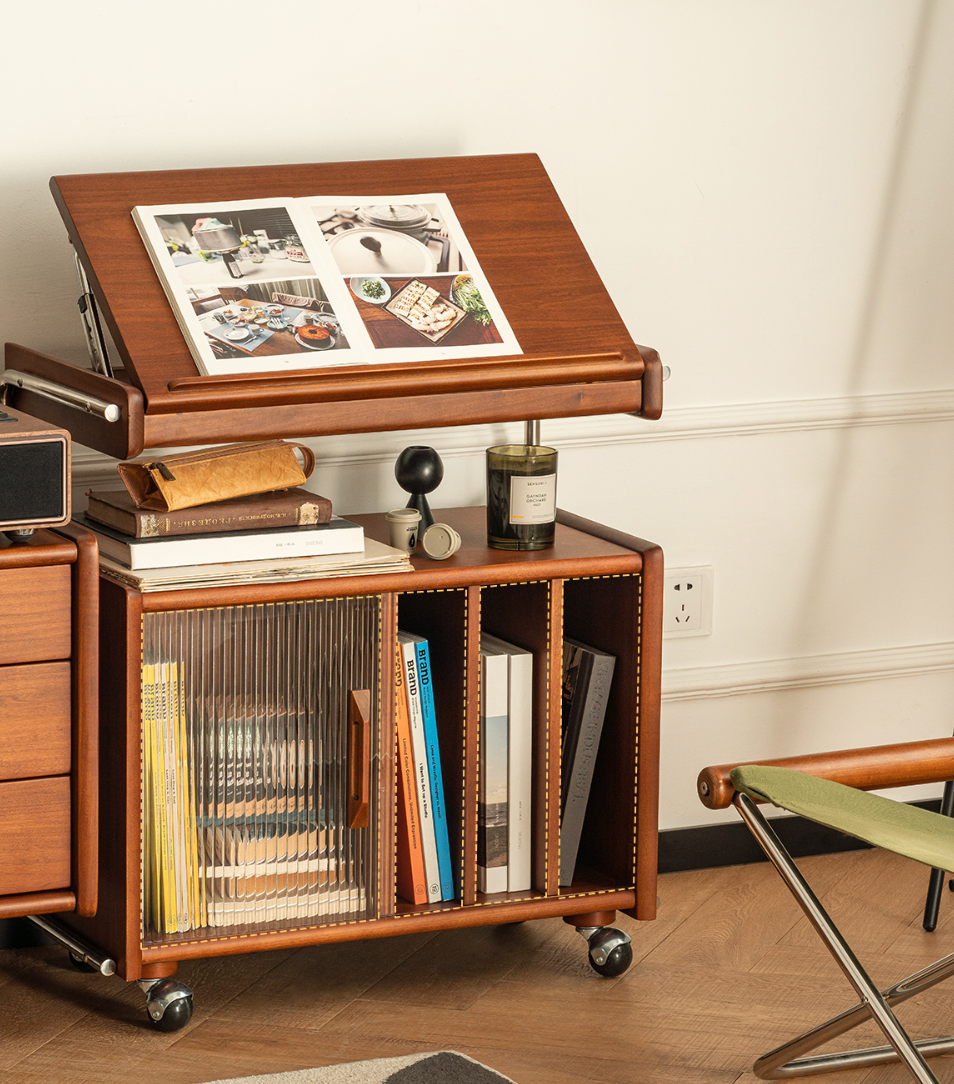  Bookcase and reading MUU 