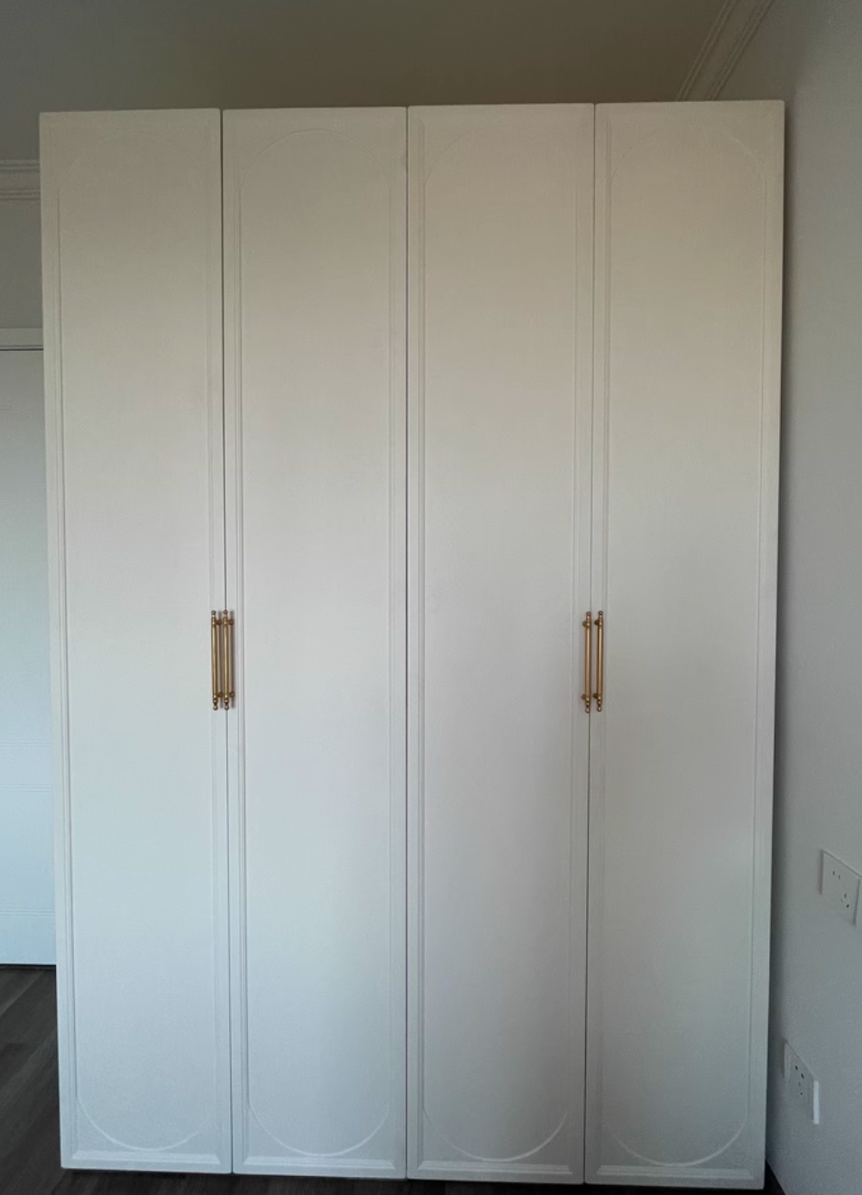  Rojo's wardrobe 