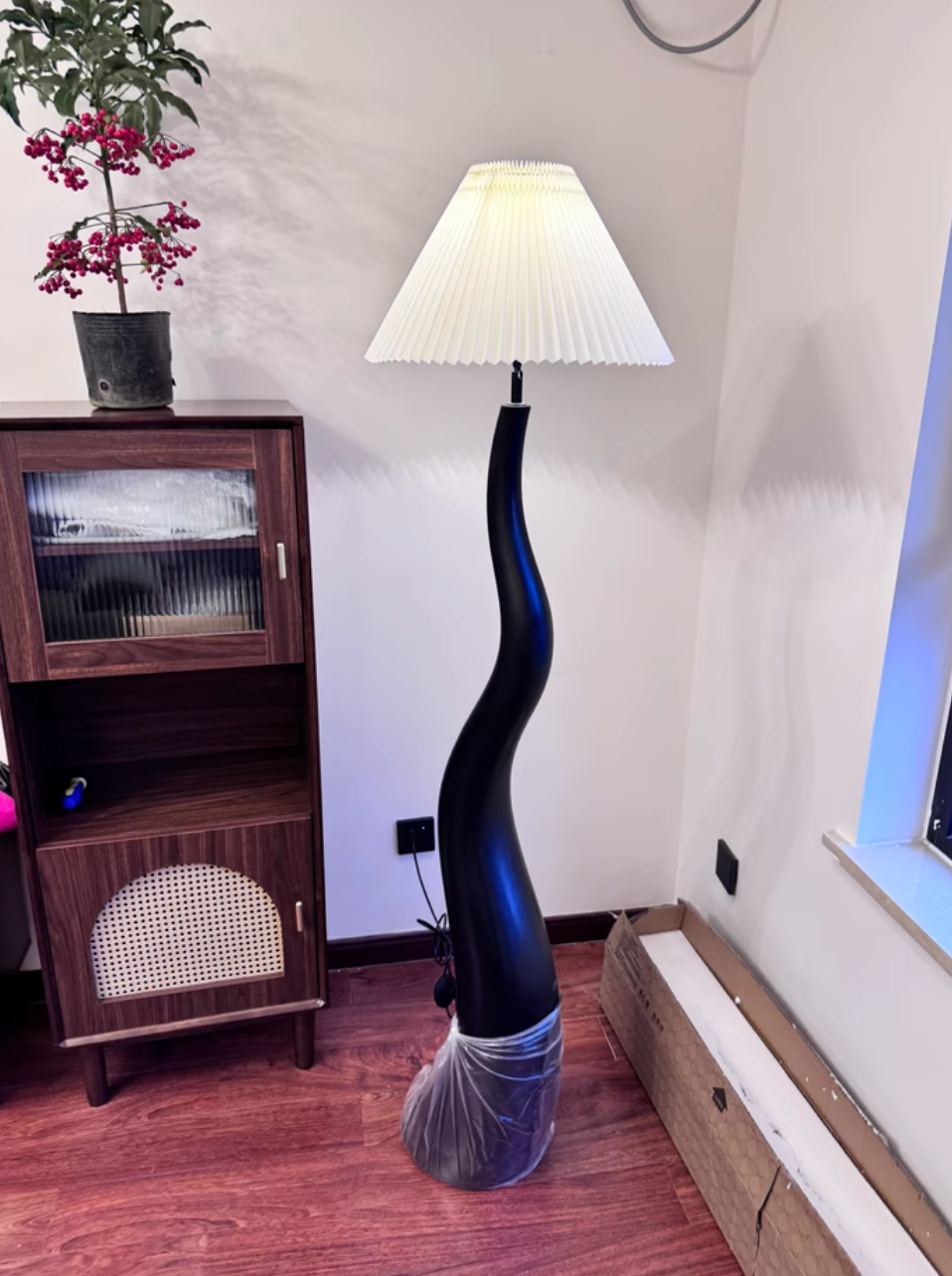 مصباح أرضي متموج 