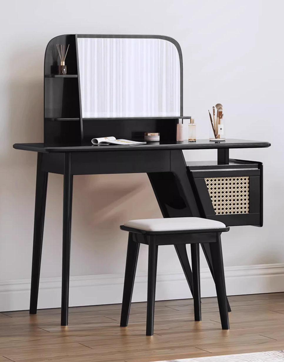  Dressing table and chair 