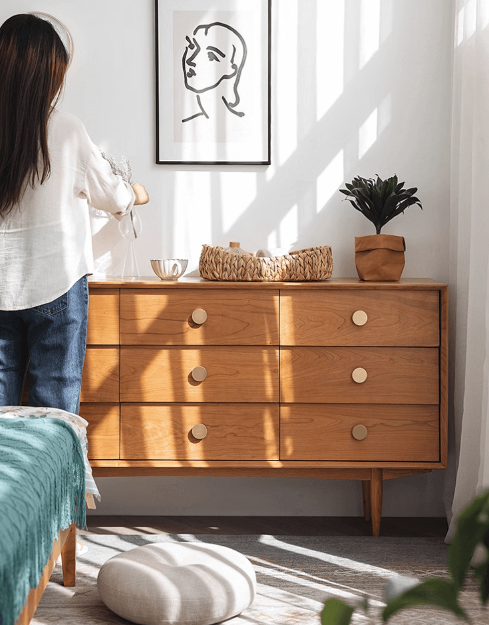  Solid wood chest of drawers 