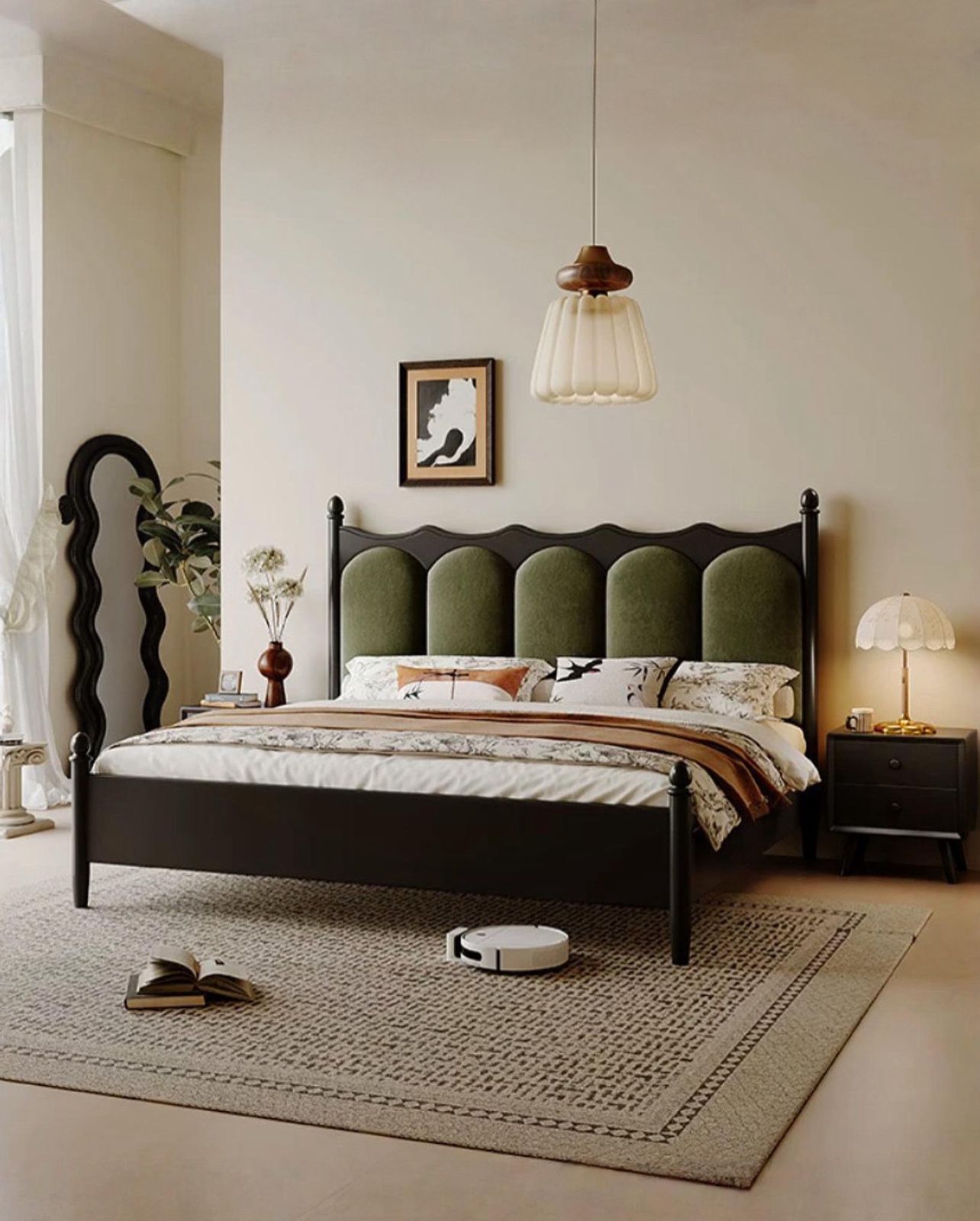 A wooden bed is Hwanlisin 