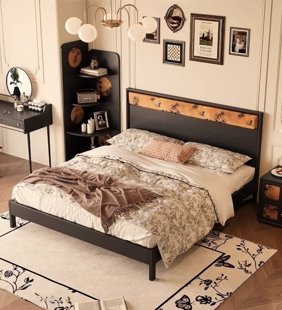  Classic style bed 