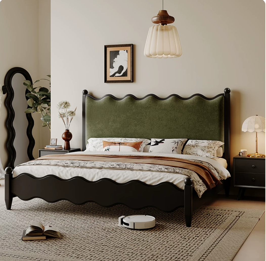  A wooden bed is Hwaningsrn 