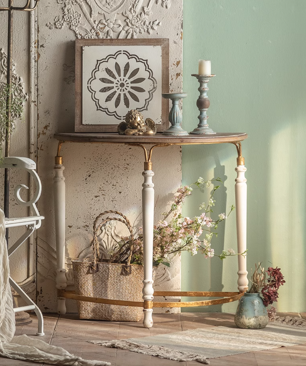  طاولة عتيقة Vintage 