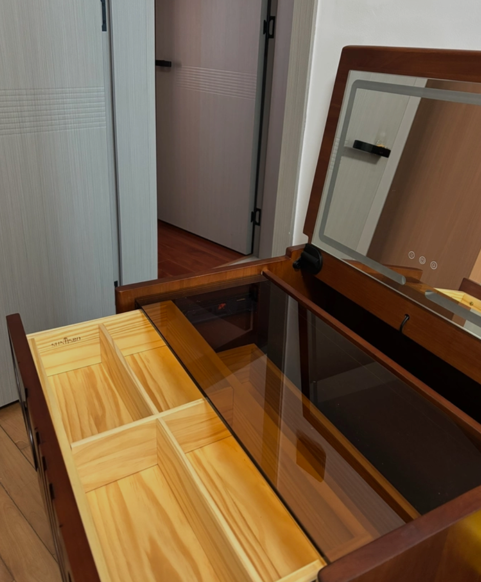  Decorative table and small makeup cabinet with wooden designs 
