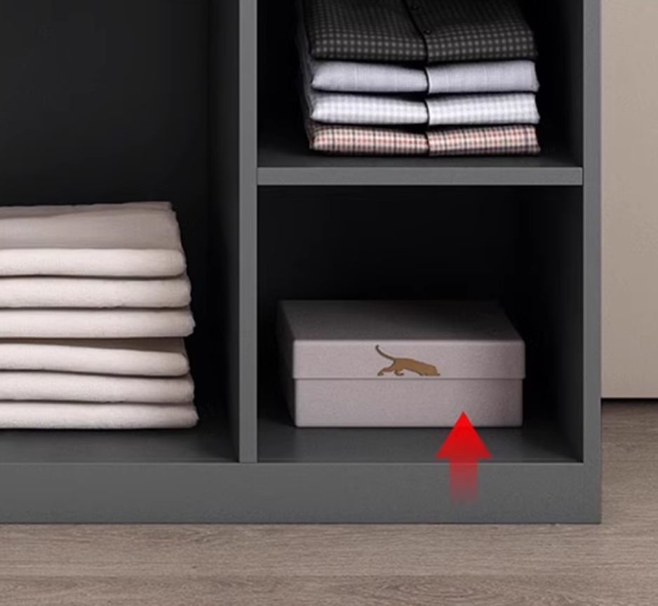 خزانة ملابس خشب وزجاج مودرن بمقابض ذهبية - دولاب ملابس فاخر من KS-Furniture 