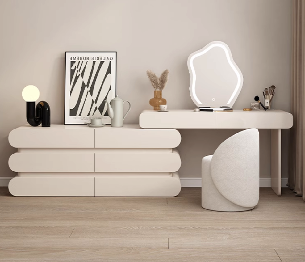  Dressing table with drawers, chair and mirror 