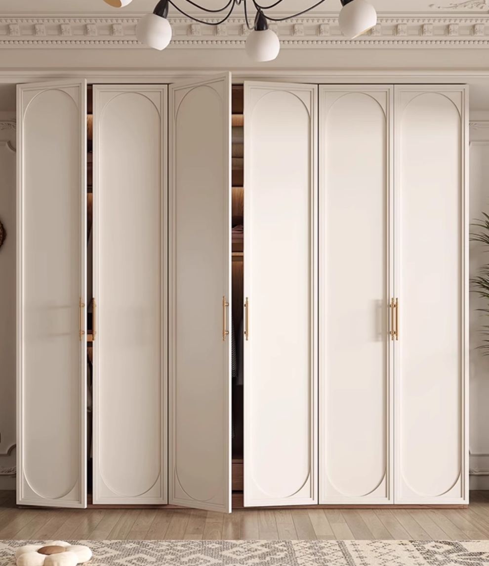  Rojo's wardrobe 