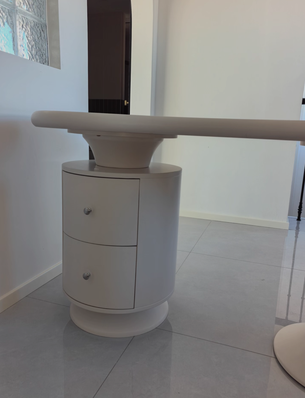  Creamy beige office with chair 